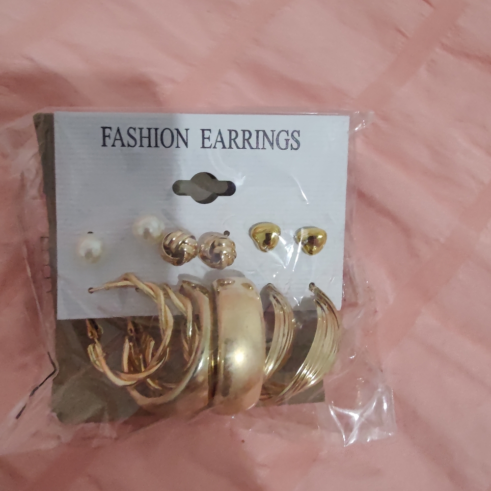 Gold Fashion Earrings Set